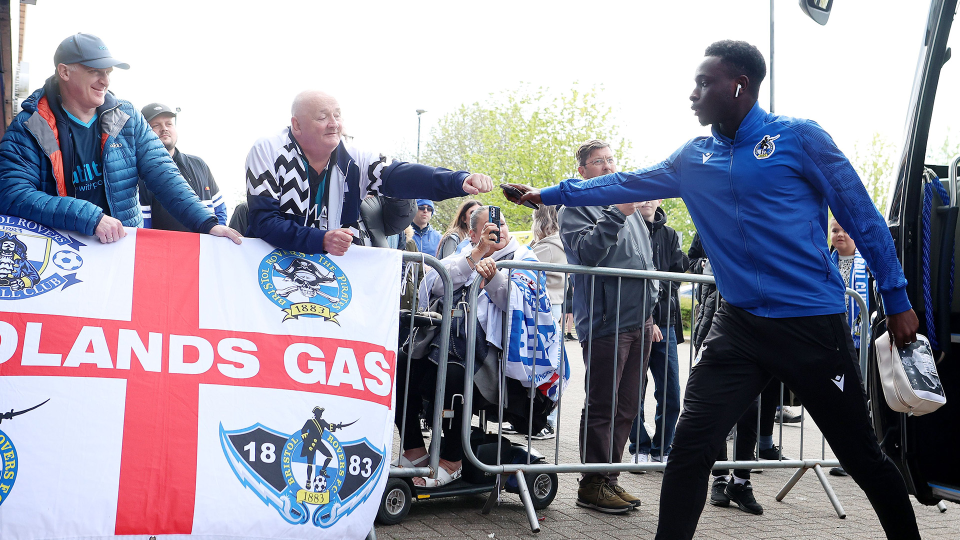 Kamil Conteh meets supporters