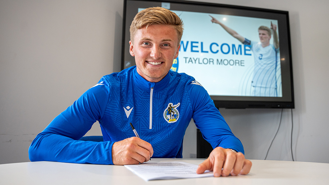 Taylor Moore signs for Bristol Rovers