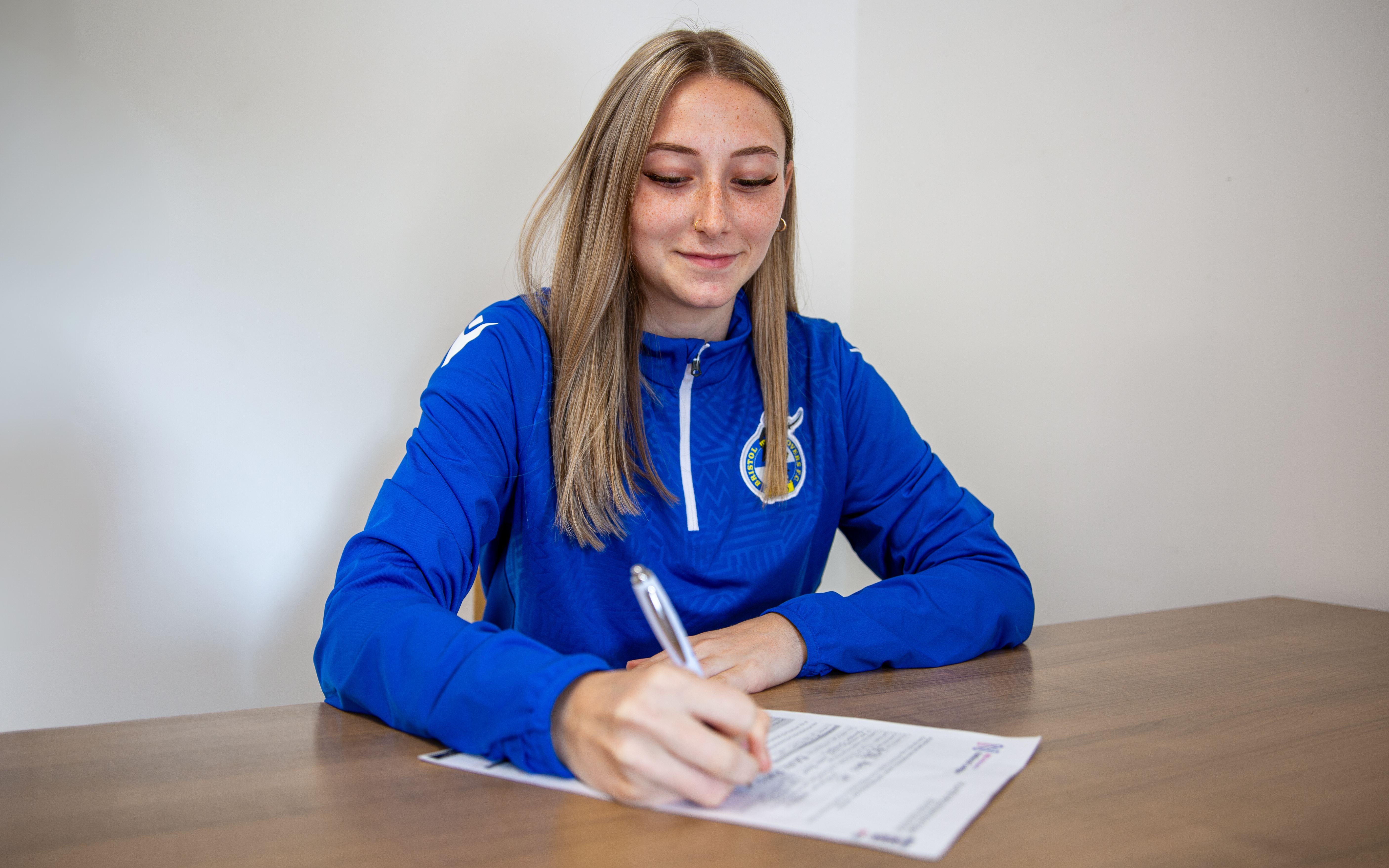 Katie Davies re-signs!