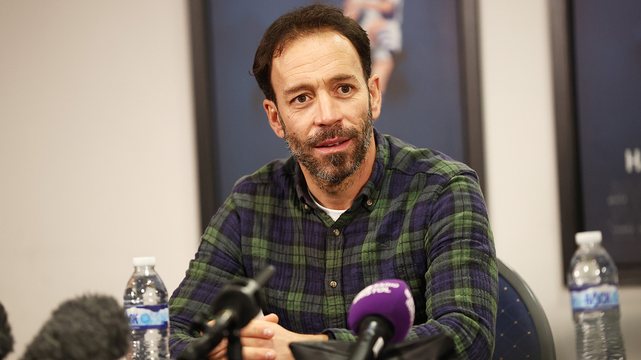 Iñigo Calderón does a press conference at The Mem