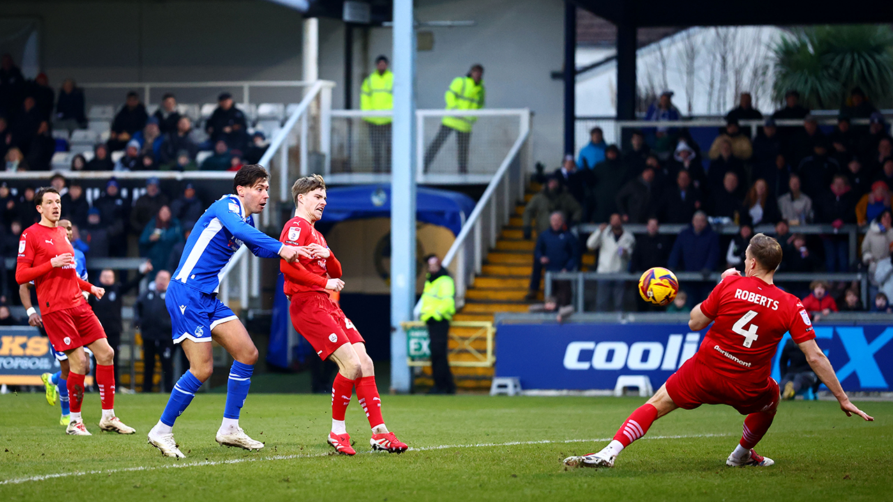 Hutchinson doubles the lead against Barnsley