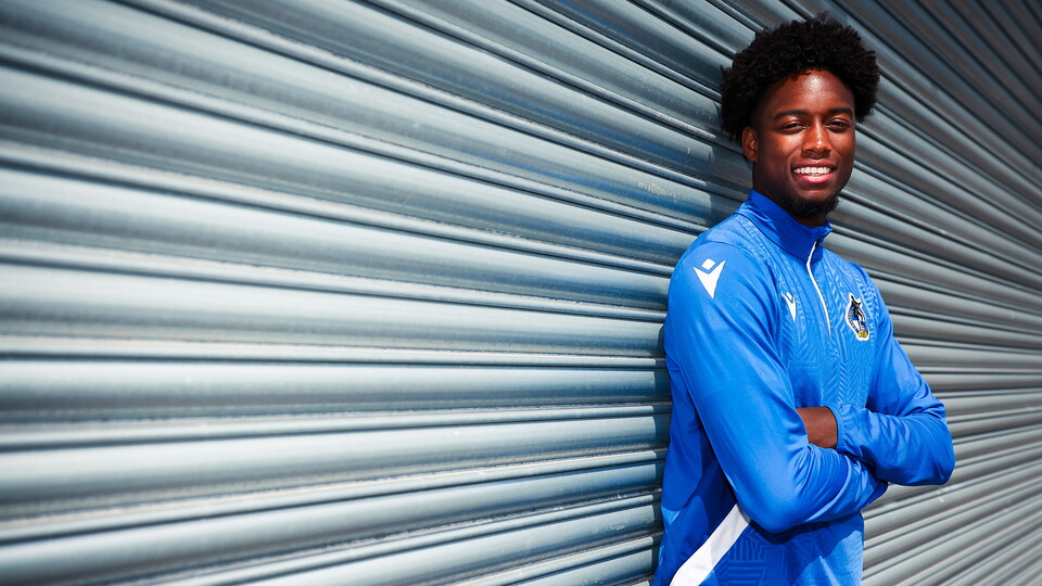 Bilongo poses against the wall