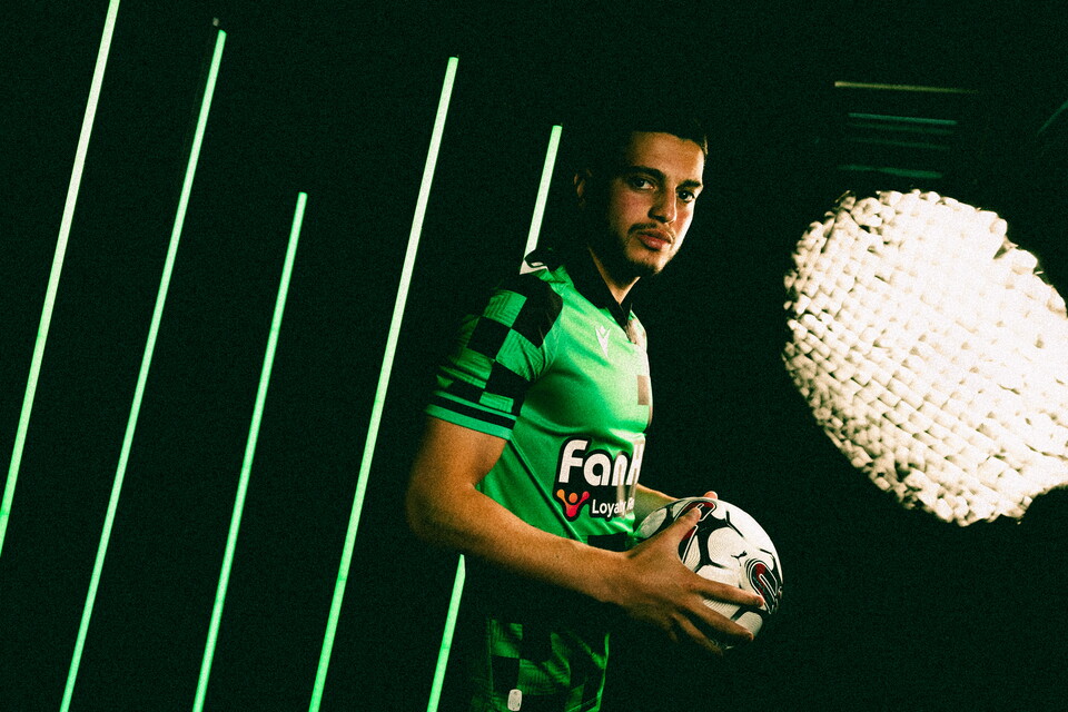 Unveiled | The 2024/25 Bristol Rovers Away Kit