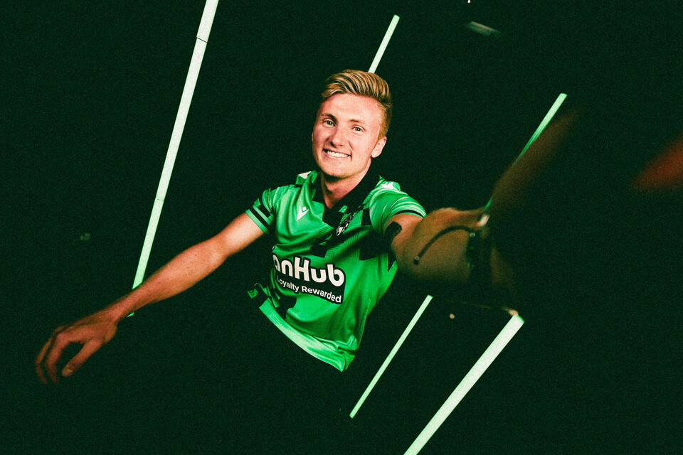 Unveiled | The 2024/25 Bristol Rovers Away Kit