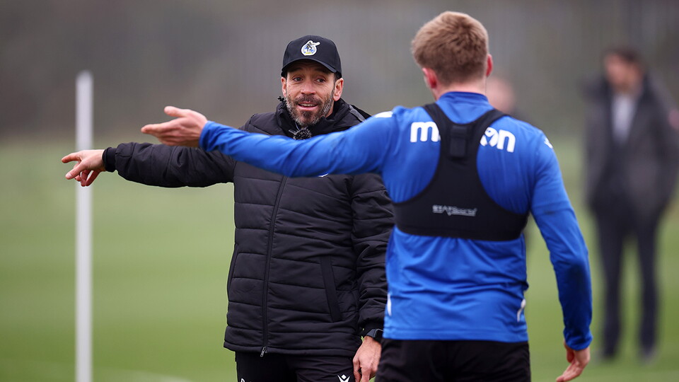 Inigo Caldron points with Taylor Moore