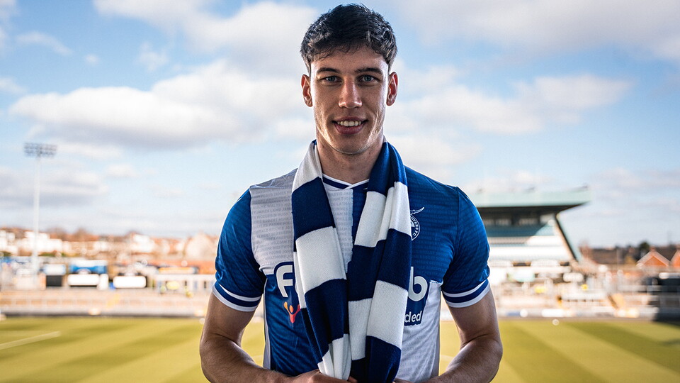 Sil Swinkels joins Bristol Rovers from Aston Villa