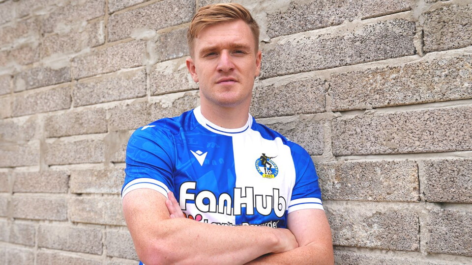 Jack Sparks in kit poses