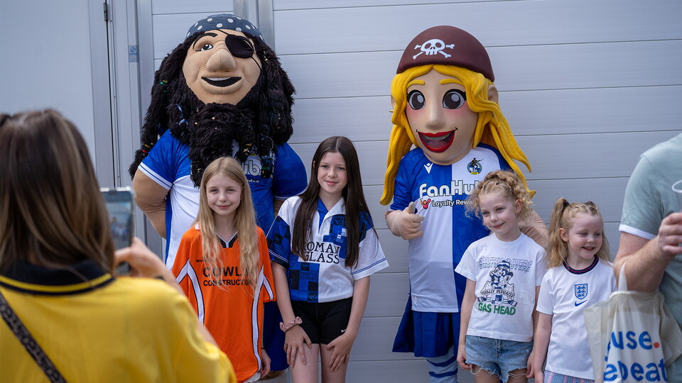 Fan Gallery: Bristol Rovers v Harrogate Town 