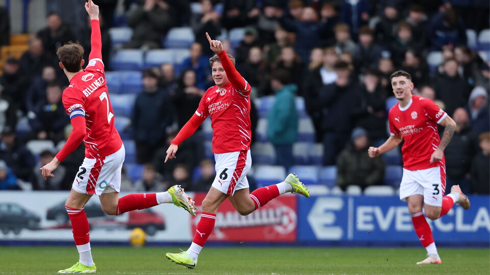 Max Sanders of Crewe Alexandra celebrates their goal to make it 0-1