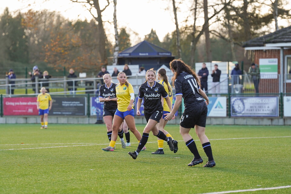 Chloe Bassett scores