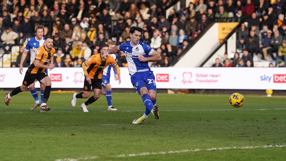 Joe Quigley taking a penalty