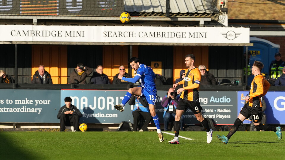Ryan de Havilland performing a header