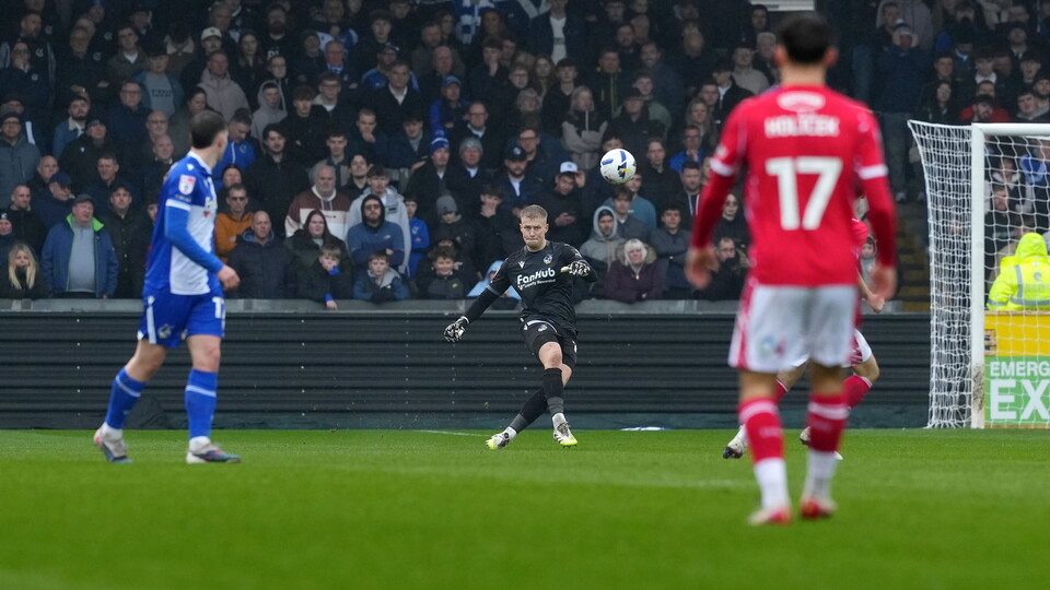 Brad Young performing a goal kick