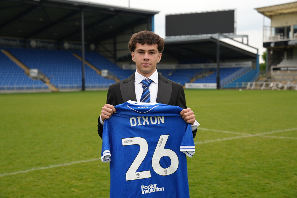 Nine Academy youngsters sign Scholarships