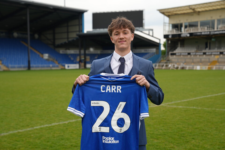 Nine Academy youngsters sign Scholarships