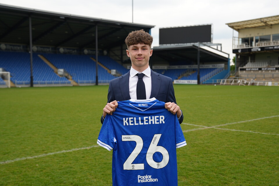 Nine Academy youngsters sign Scholarships