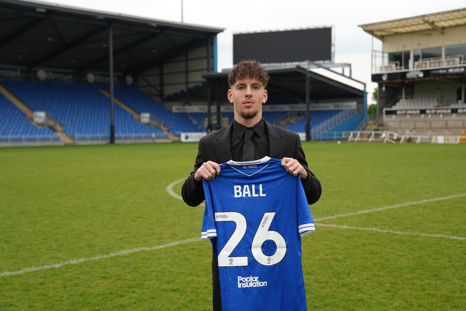 Nine Academy youngsters sign Scholarships