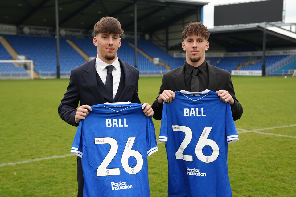 Nine Academy youngsters sign Scholarships