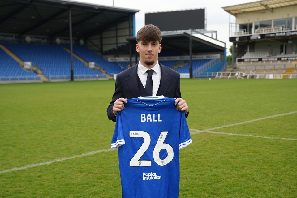 Nine Academy youngsters sign Scholarships