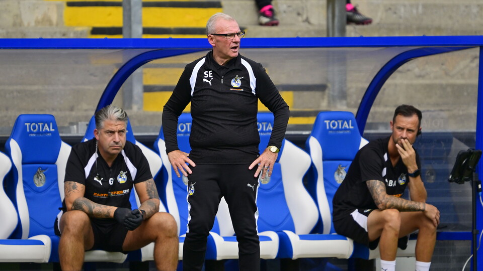 Steve Evans watches on from the dugout at the Memorial Stadium
