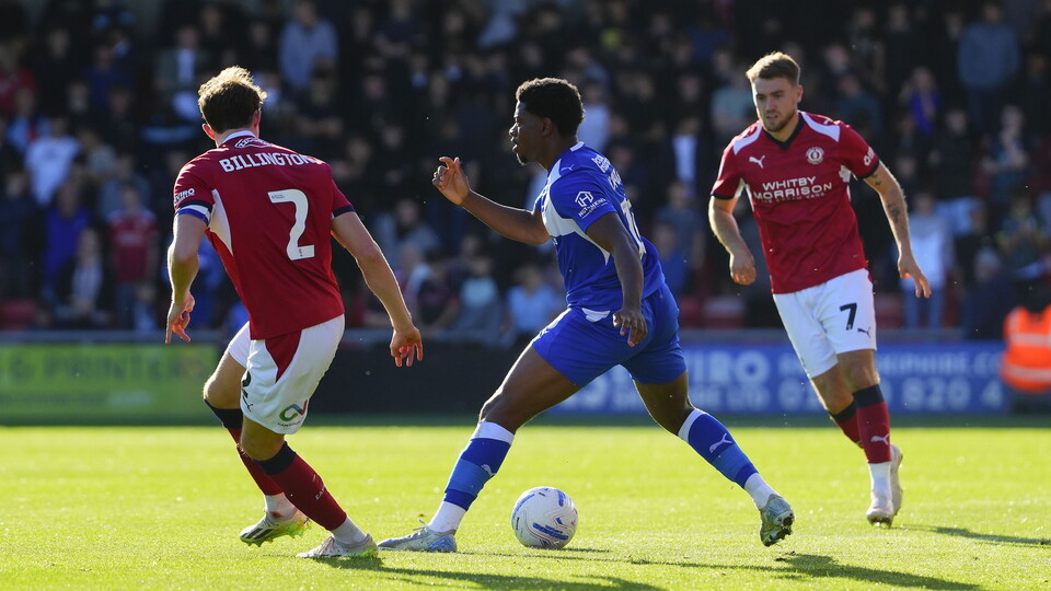 Bobby Kamwa between two Crewe Alexandra defenders
