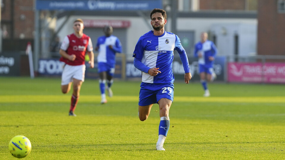 Fabrizio Cavegn runs towards the ball