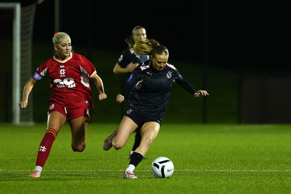Emily Wilkinson on the ball