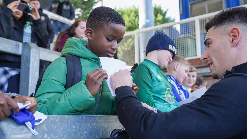 Young fans getting player signature